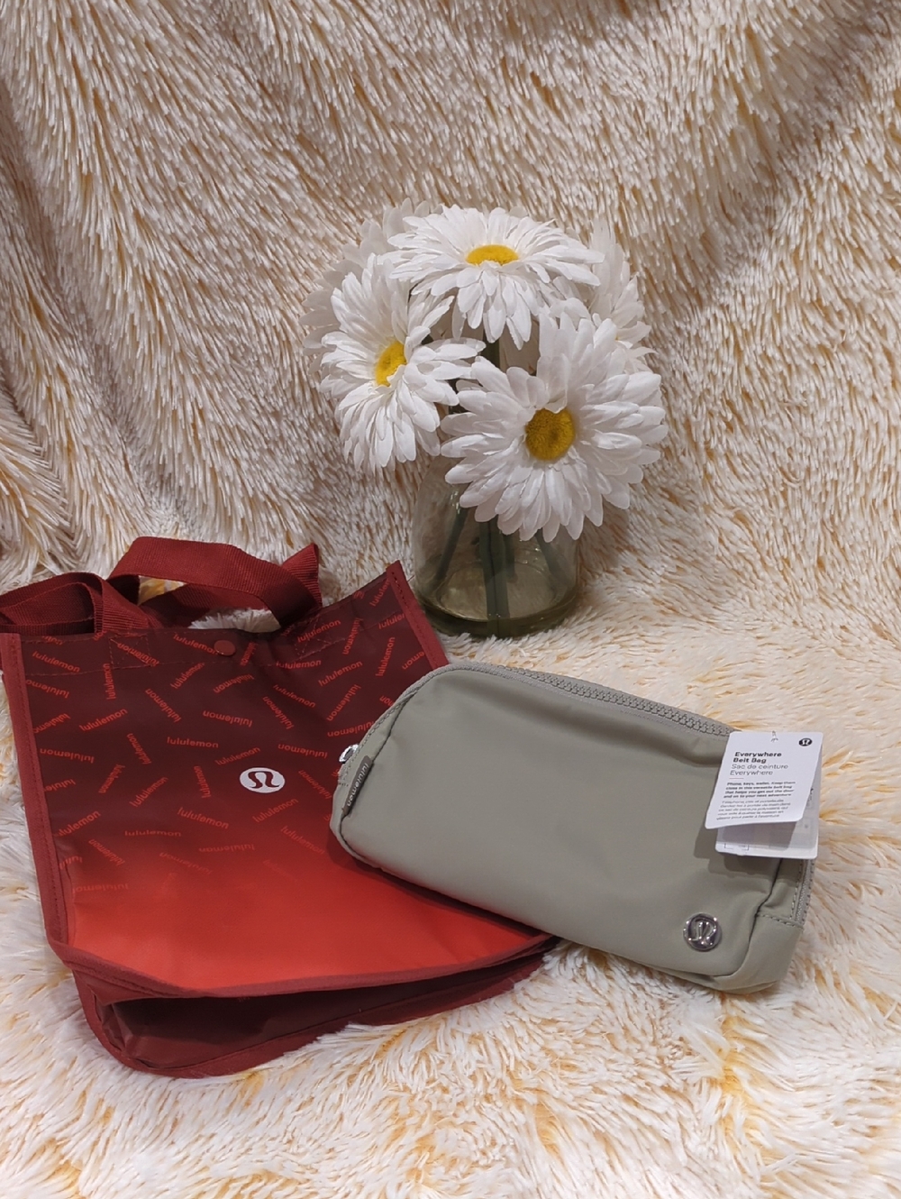 ❣️👜❣️Lululemon Athletica Everywhere Grey Silver Bag 1L ❣️👜❣️